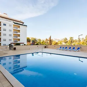  Apartment James's Quinta Palmeiras: Spacious Luxury Near Town And